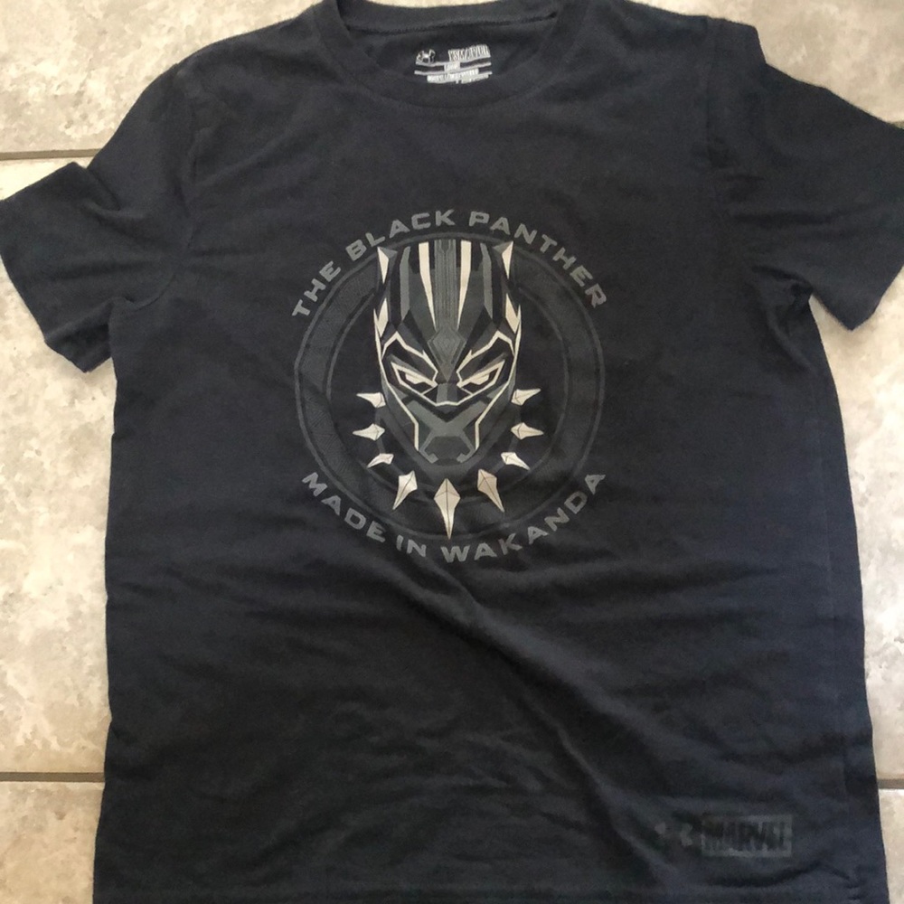 Boys small Black Panther graphic t-shirt